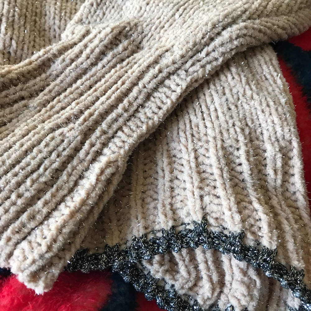 Forever 21 cropped sweater with curved hem NWOT - Picture 5 of 5